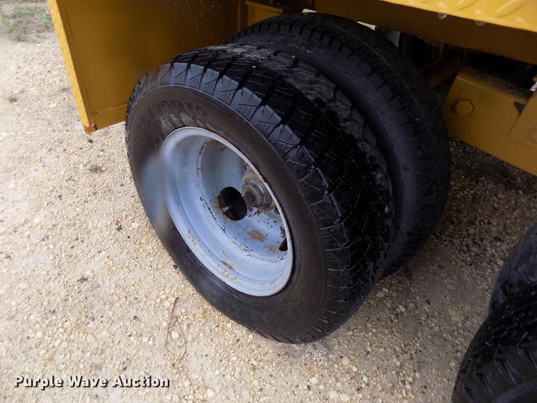 image for item DE1197 1992 Jones Mighty Giant PU1-92-463 bale grinder