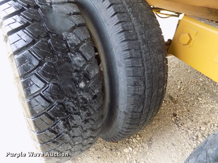 image for item DE1197 1992 Jones Mighty Giant PU1-92-463 bale grinder