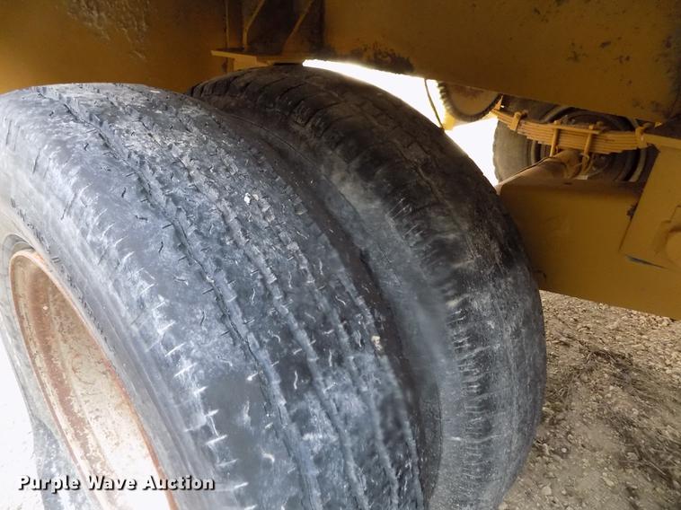 image for item DE1197 1992 Jones Mighty Giant PU1-92-463 bale grinder