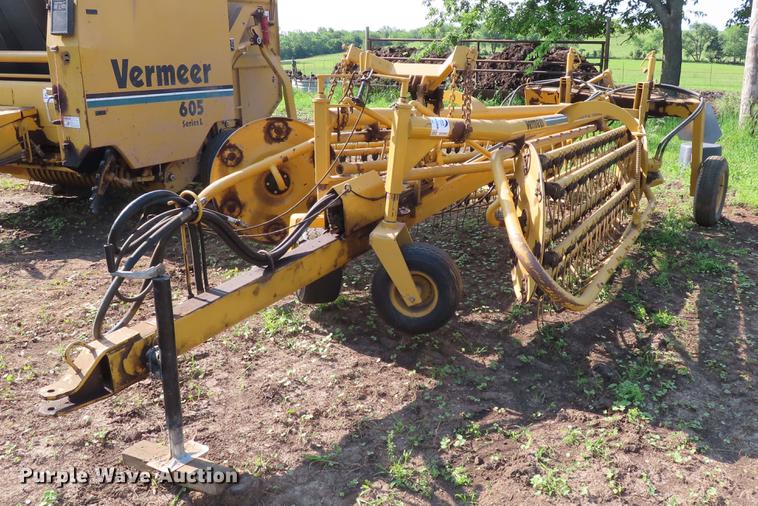 Vermeer R23 hay rake in Lawrence, KS | Item DE3581 sold | Purple Wave