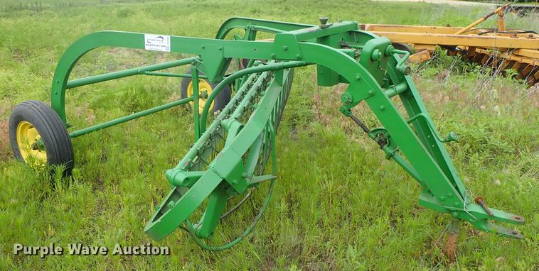 image for item DE5385 John Deere 851 hay rake