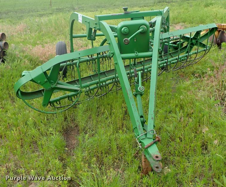 image for item DE5385 John Deere 851 hay rake
