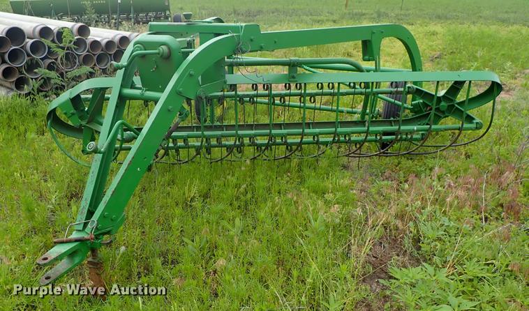 image for item DE5385 John Deere 851 hay rake
