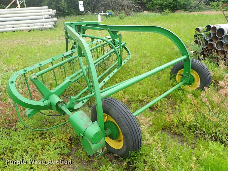 image for item DE5385 John Deere 851 hay rake