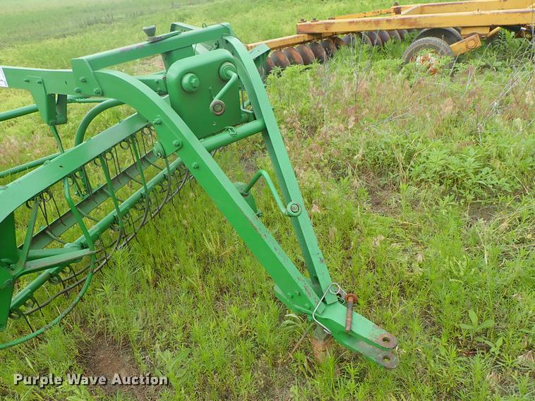 image for item DE5385 John Deere 851 hay rake