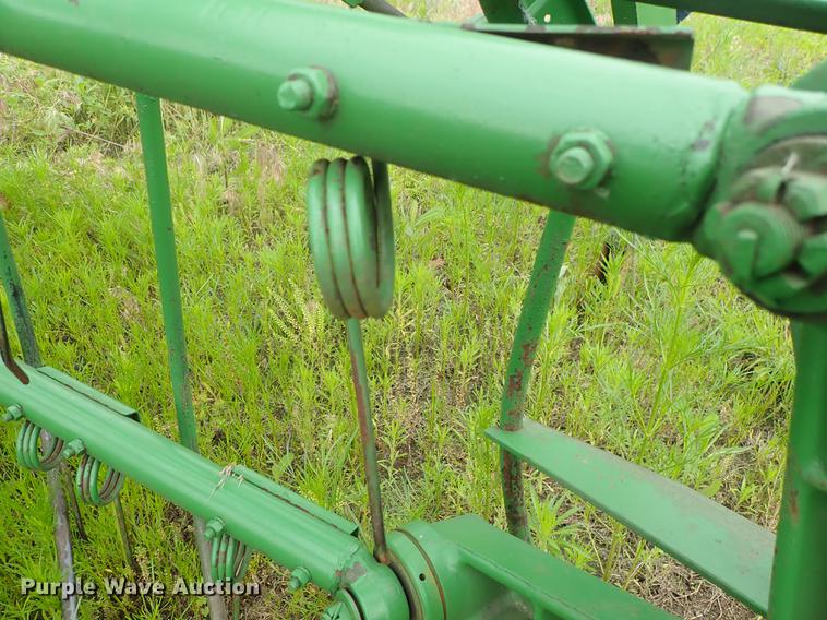 image for item DE5385 John Deere 851 hay rake