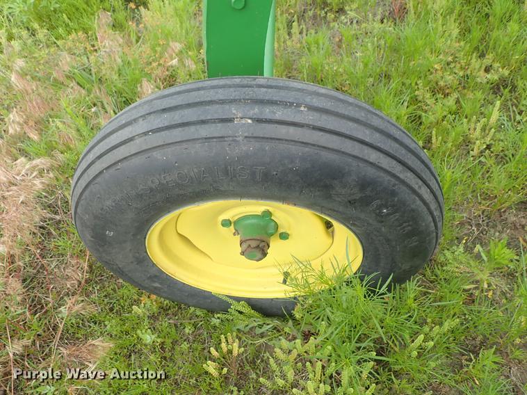image for item DE5385 John Deere 851 hay rake