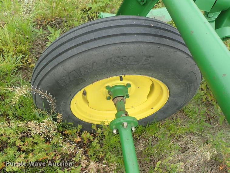 image for item DE5385 John Deere 851 hay rake