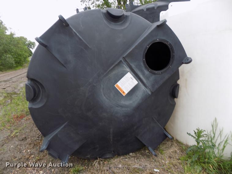 image for item DE7684 2014 Snyder Industries Sii vertical poly tank