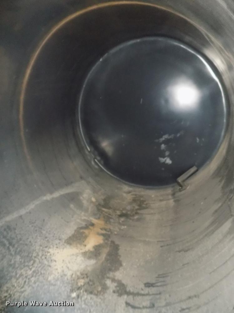 image for item DE7684 2014 Snyder Industries Sii vertical poly tank