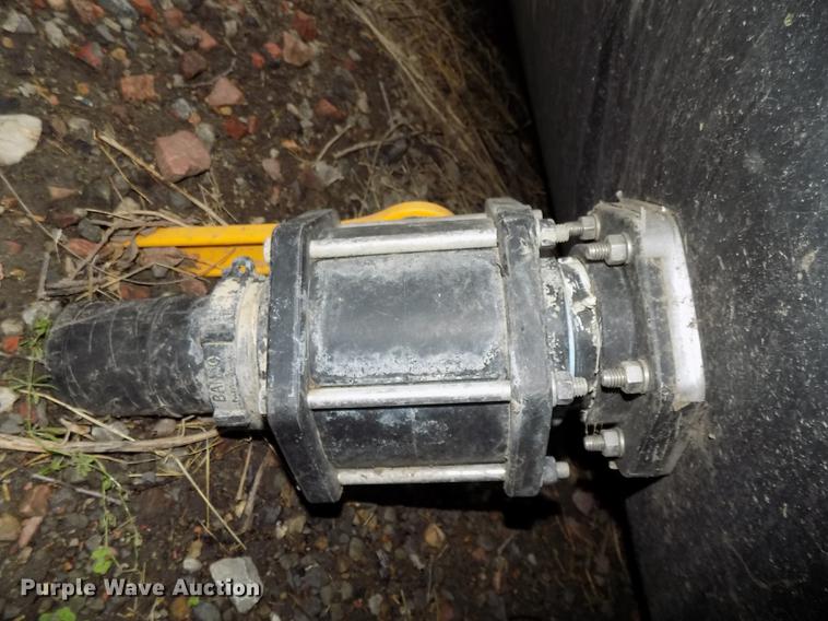 image for item DE7684 2014 Snyder Industries Sii vertical poly tank