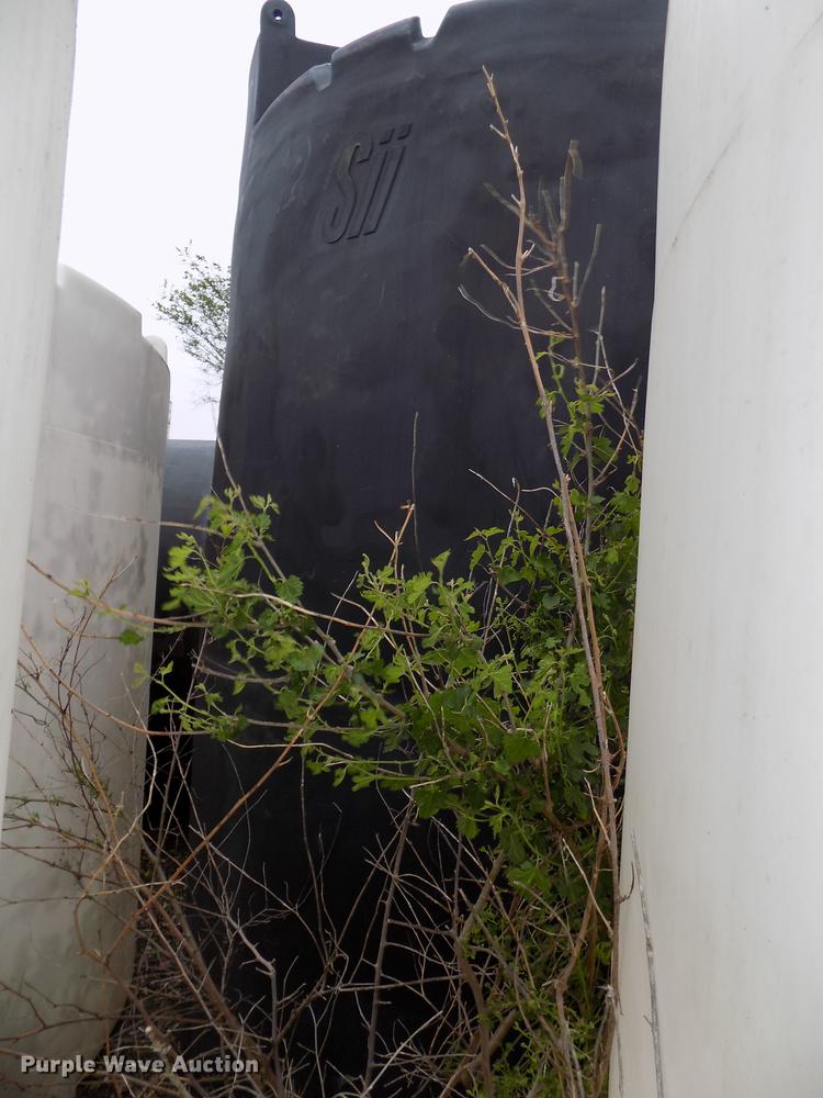 image for item DE7685 Snyder Industries Sii vertical poly tank