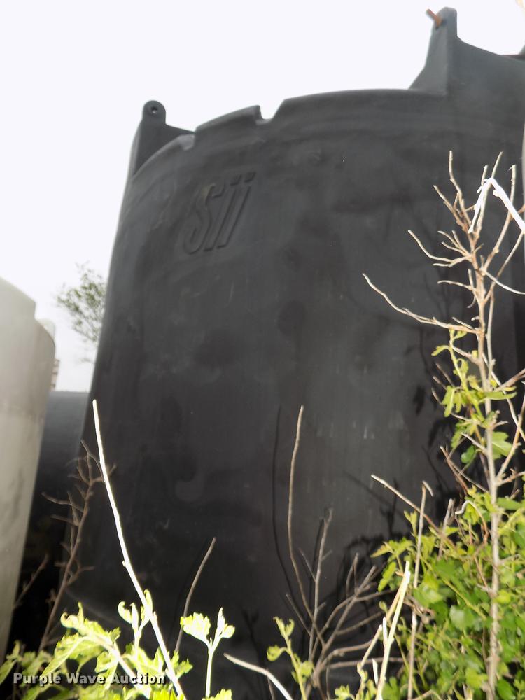image for item DE7685 Snyder Industries Sii vertical poly tank