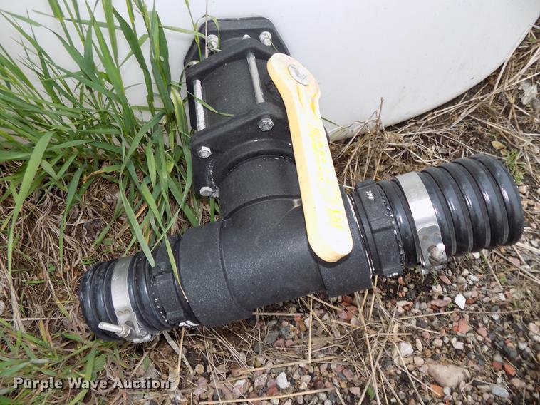 image for item DE7693 Snyder Industries vertical tank