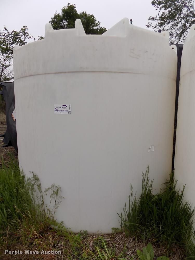 image for item DE7694 Snyder Industries vertical tank