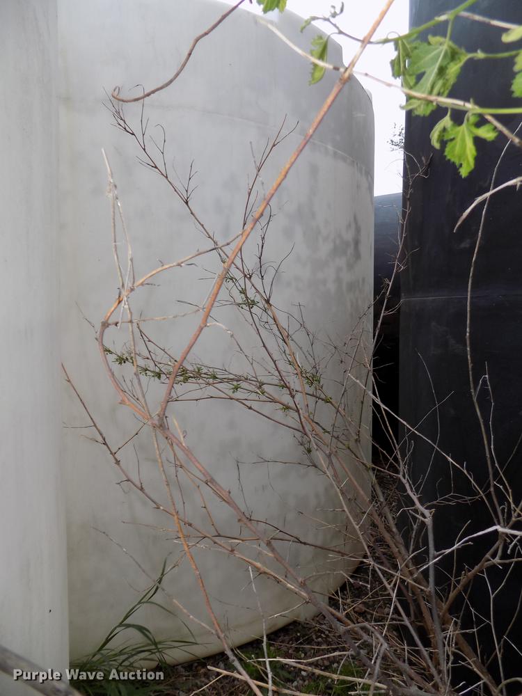 image for item DE7694 Snyder Industries vertical tank