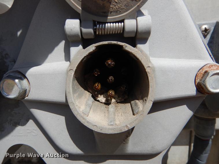 image for item DE8433 2008 Eby livestock trailer