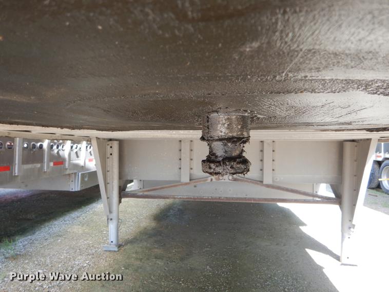 image for item DE8433 2008 Eby livestock trailer