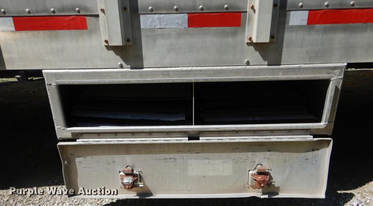 image for item DE8433 2008 Eby livestock trailer