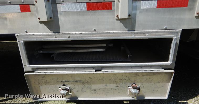 image for item DE8433 2008 Eby livestock trailer