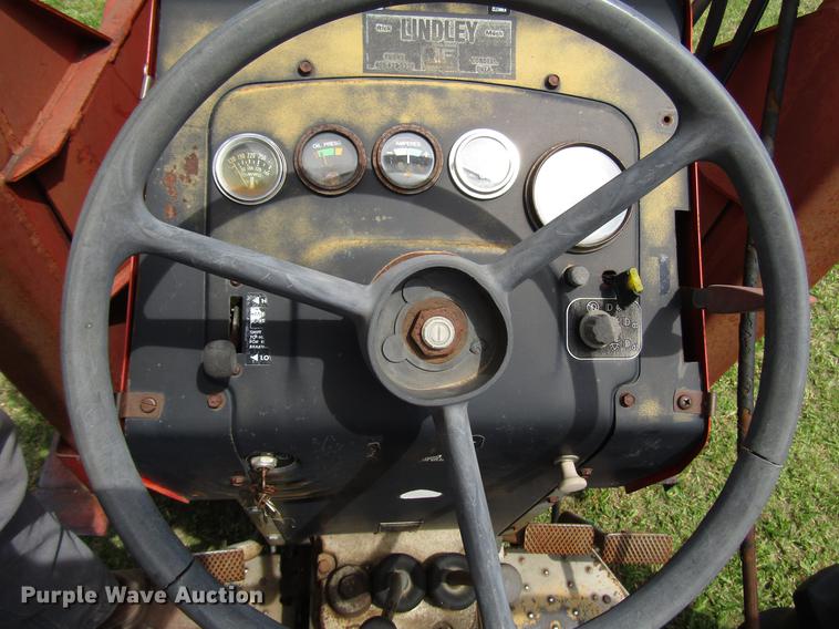 image for item DG1166 1981 Massey-Ferguson 285 tractor