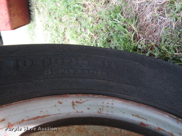 image for item DG1166 1981 Massey-Ferguson 285 tractor