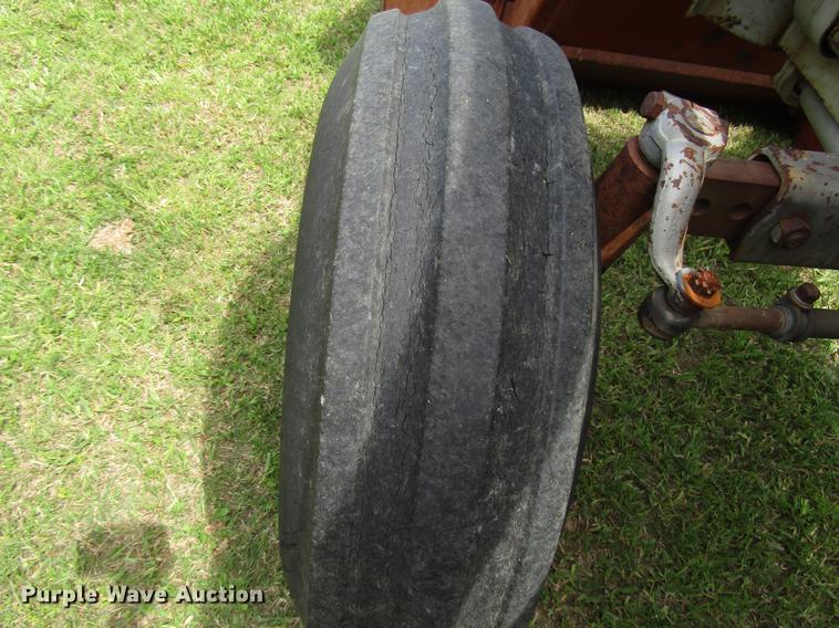 image for item DG1166 1981 Massey-Ferguson 285 tractor