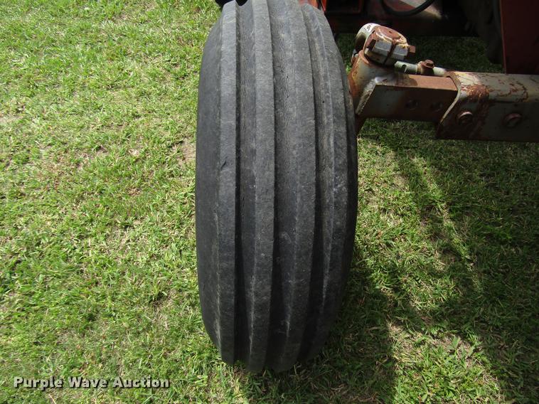 image for item DG1166 1981 Massey-Ferguson 285 tractor