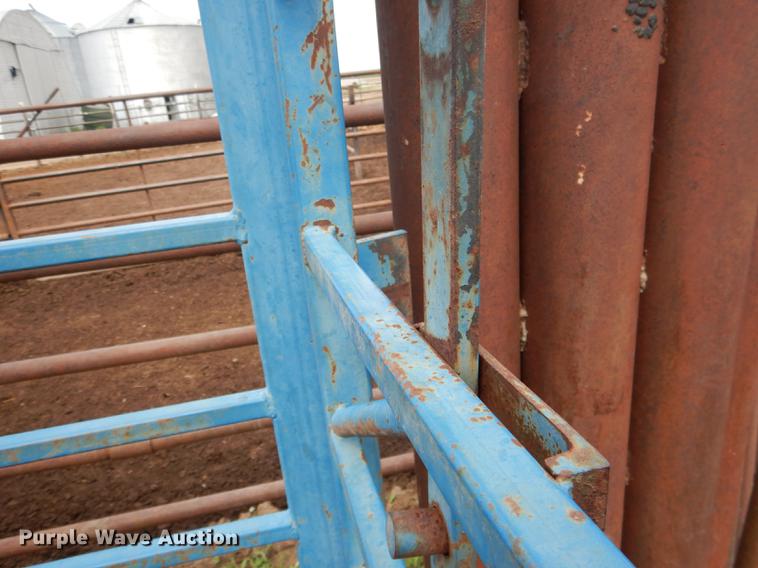 image for item DG5795 Sooner PLSW2410-10 livestock scale