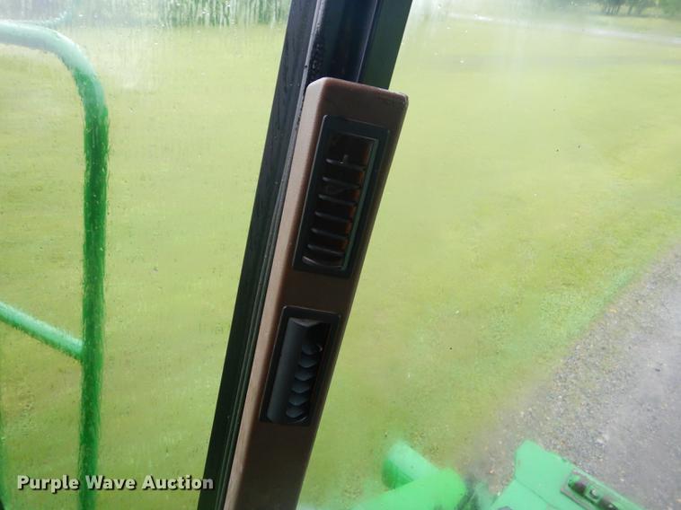 image for item ED9277 2000 John Deere 9650 Walker combine