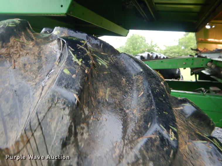 image for item ED9277 2000 John Deere 9650 Walker combine