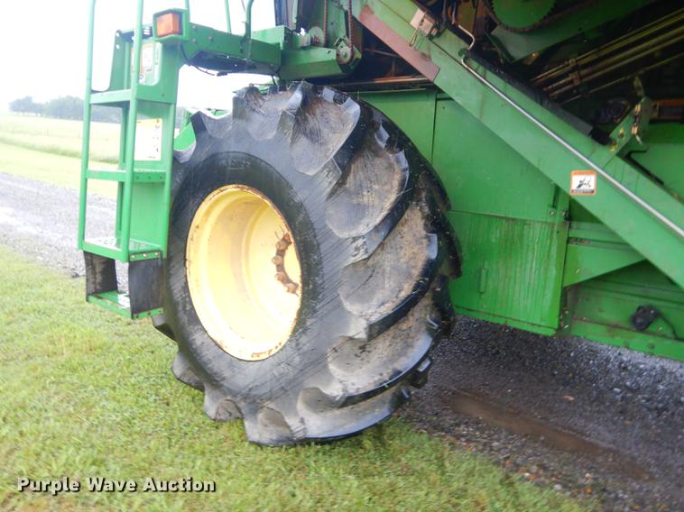 image for item ED9277 2000 John Deere 9650 Walker combine