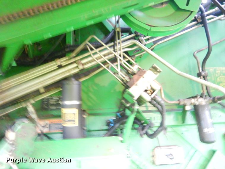 image for item ED9277 2000 John Deere 9650 Walker combine