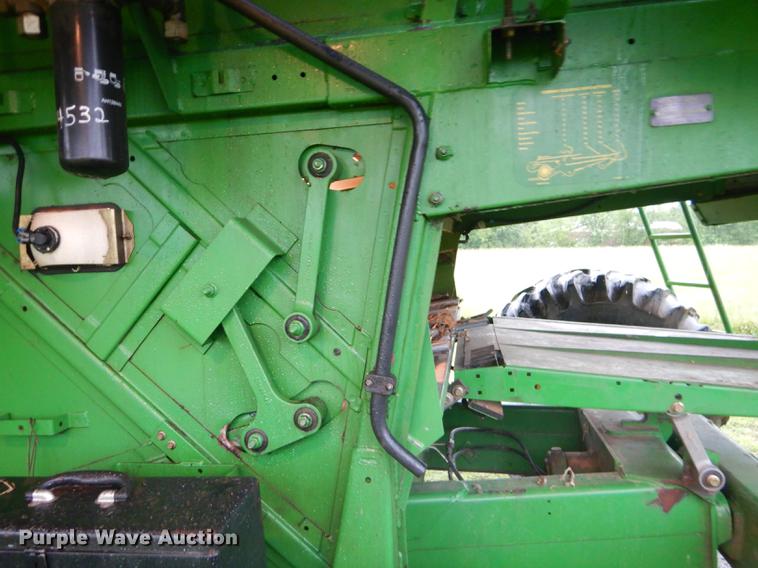 image for item ED9277 2000 John Deere 9650 Walker combine