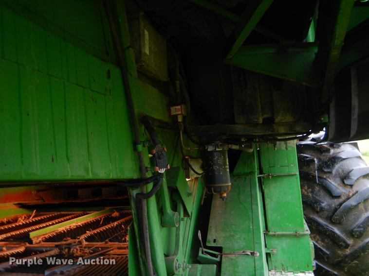 image for item ED9277 2000 John Deere 9650 Walker combine