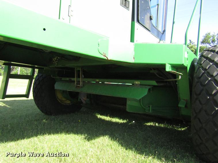 image for item EH9431 2005 John Deere 4895 windrower