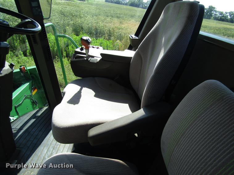 image for item EH9431 2005 John Deere 4895 windrower