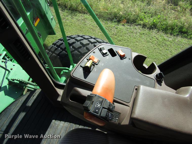 image for item EH9431 2005 John Deere 4895 windrower