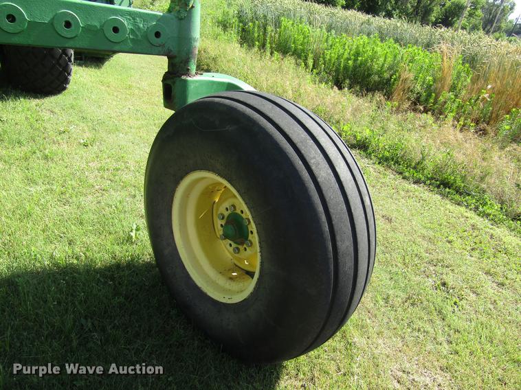 image for item EH9431 2005 John Deere 4895 windrower