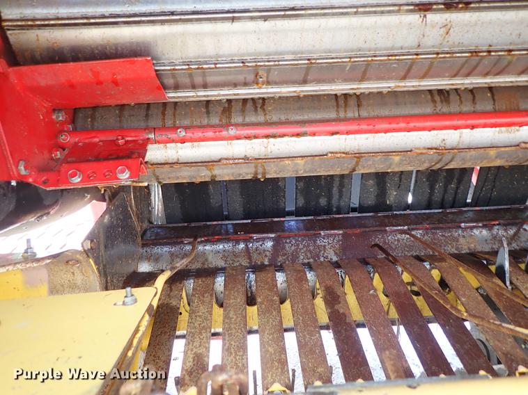 image for item FB9155 2008 New Holland BR780A round baler