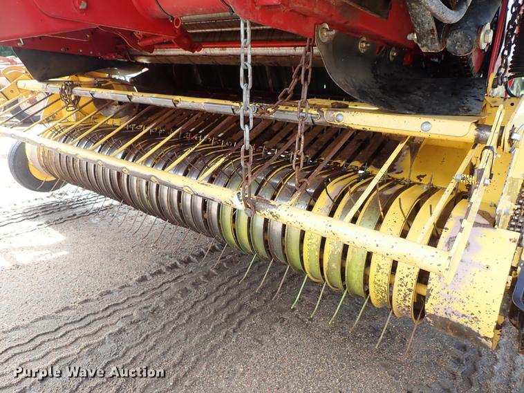 image for item FB9155 2008 New Holland BR780A round baler