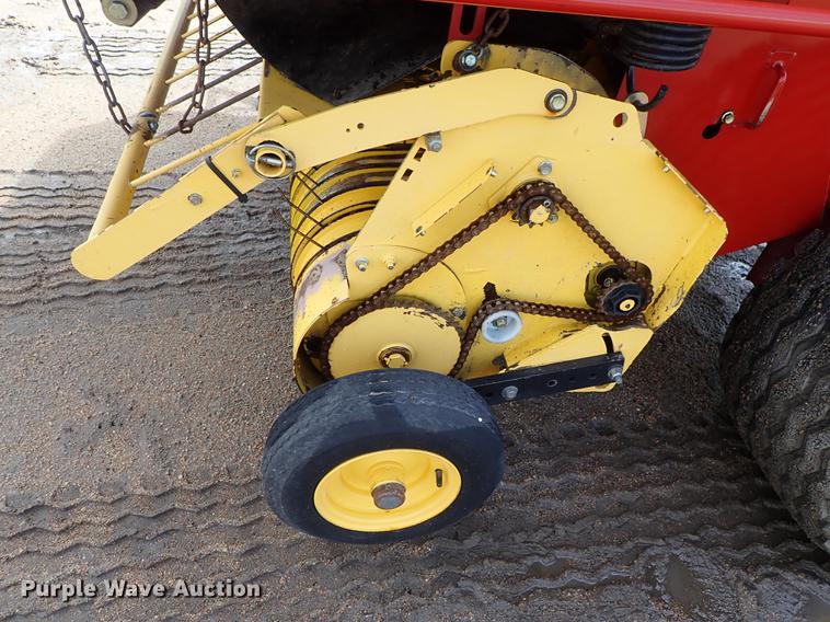 image for item FB9155 2008 New Holland BR780A round baler