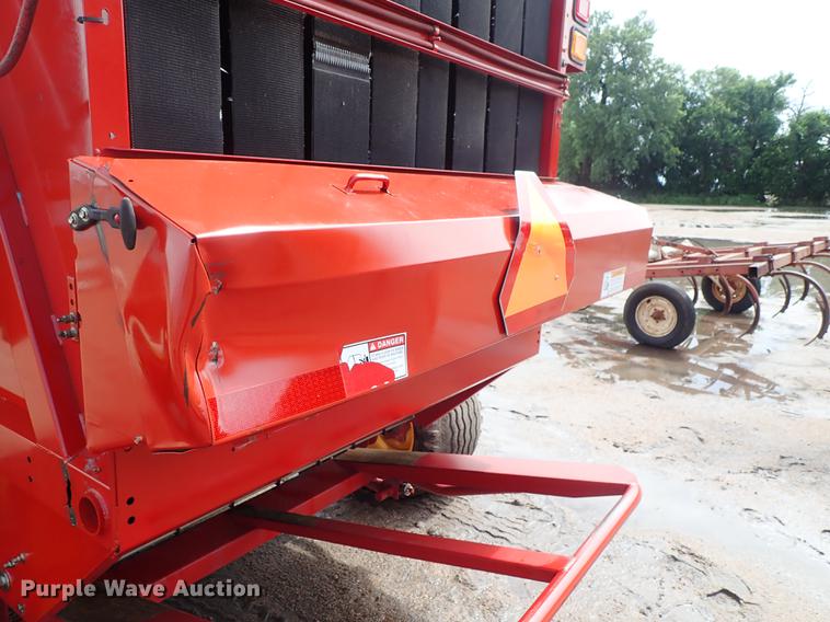 image for item FB9155 2008 New Holland BR780A round baler