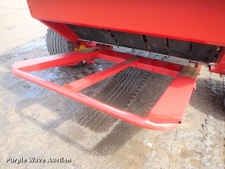 image for item FB9155 2008 New Holland BR780A round baler