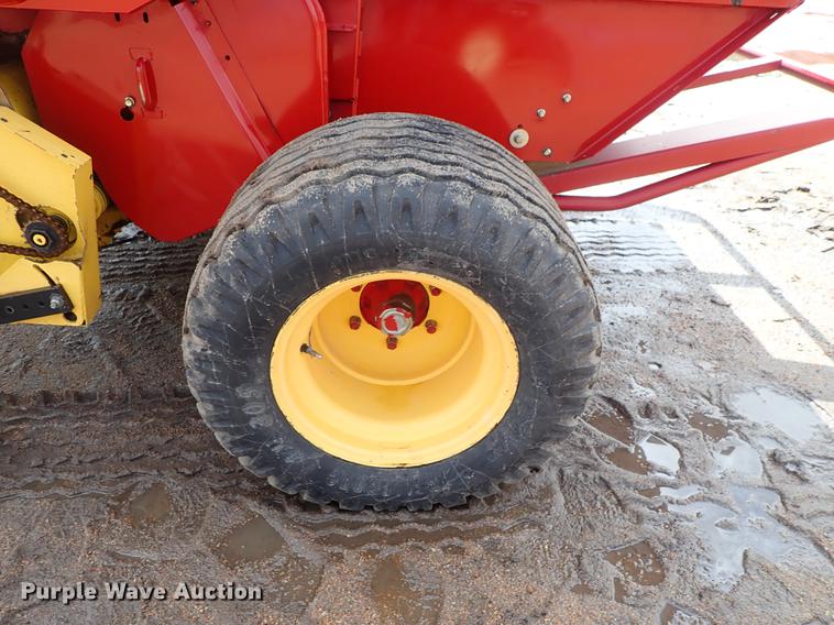 image for item FB9155 2008 New Holland BR780A round baler