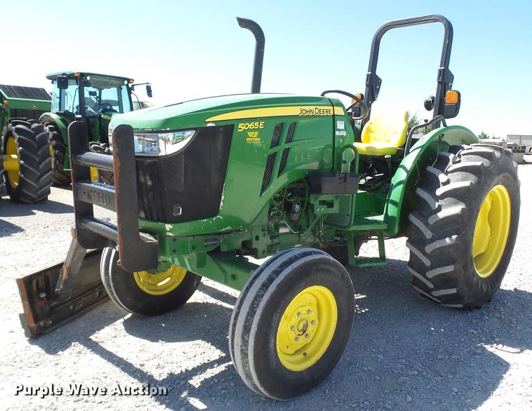 image for item FS9545 2015 John Deere 5065E tractor