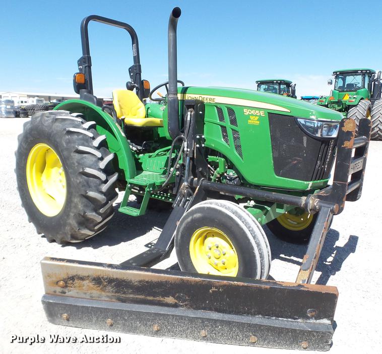 image for item FS9545 2015 John Deere 5065E tractor