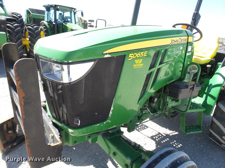 image for item FS9545 2015 John Deere 5065E tractor