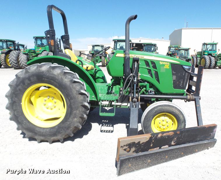 image for item FS9546 2015 John Deere 5065E tractor