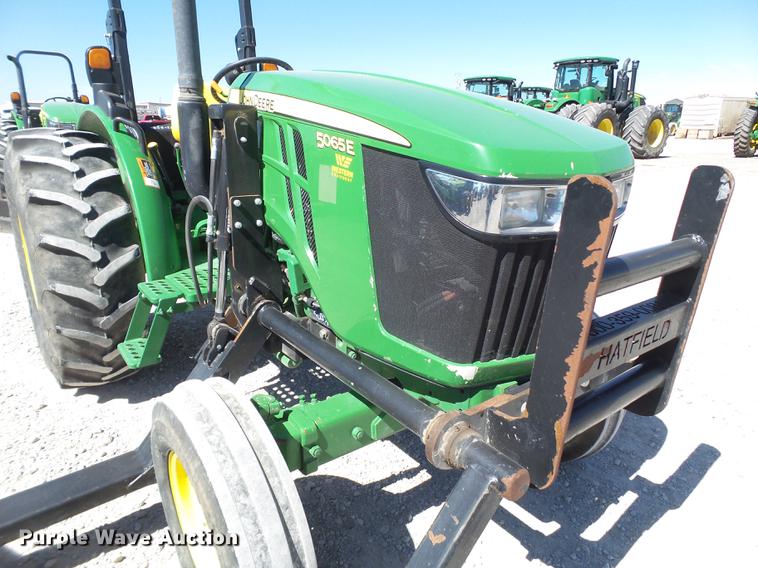 image for item FS9546 2015 John Deere 5065E tractor